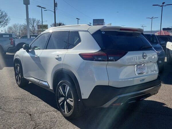 2023 Nissan Rogue - Image 3