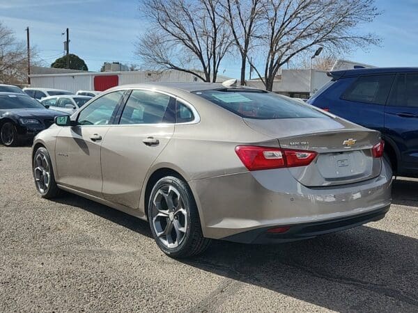 2023 Chevrolet Malibu - Image 3