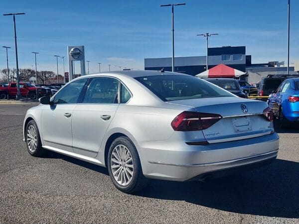 2017 Volkswagen Passat - Image 3