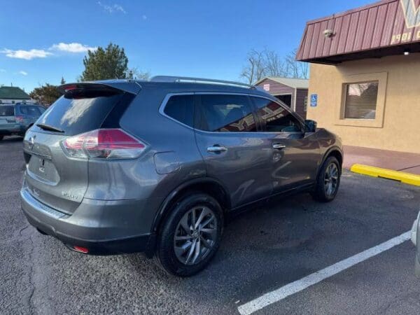 2016 Nissan Rogue - Image 2