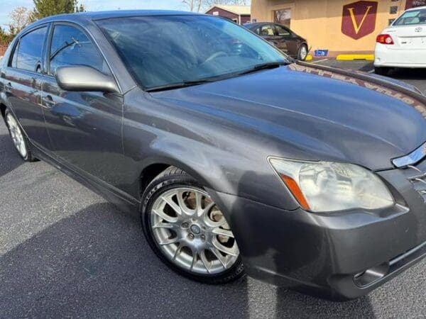 2006 Toyota Avalon - Image 2