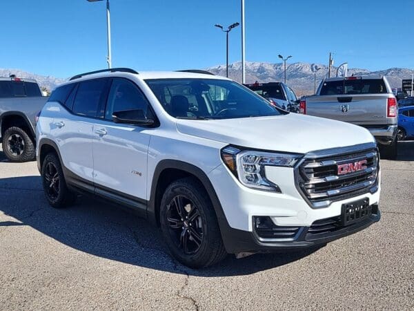 2023 GMC Terrain - Image 4