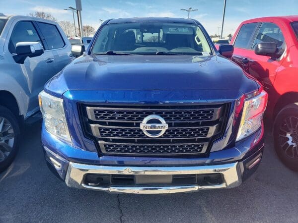 2022 Nissan Titan - Image 2