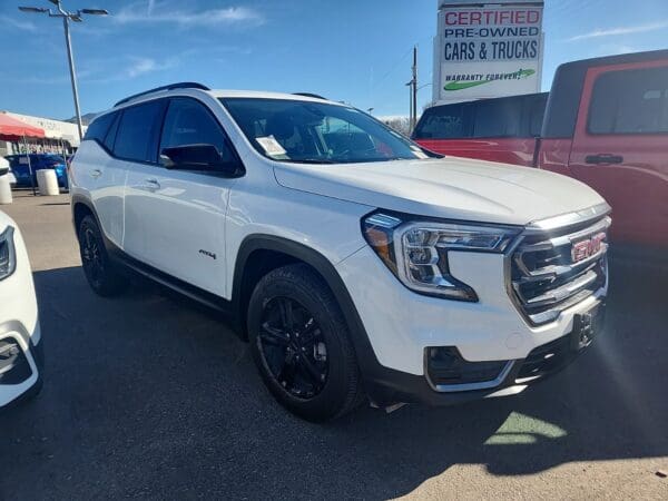 2023 GMC Terrain - Image 3