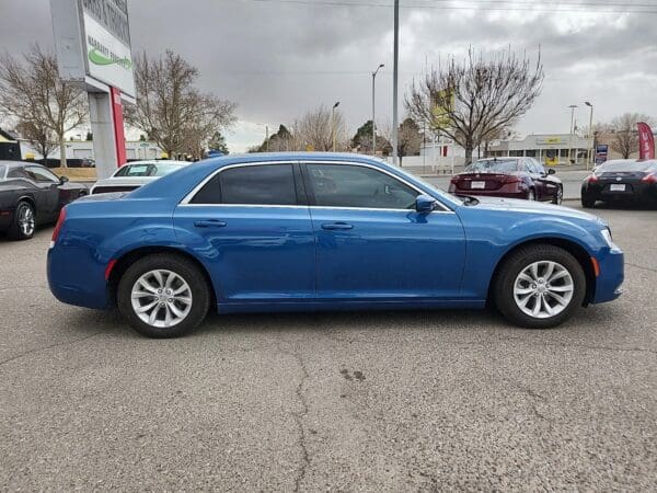 2023 Chrysler 300 - Image 2