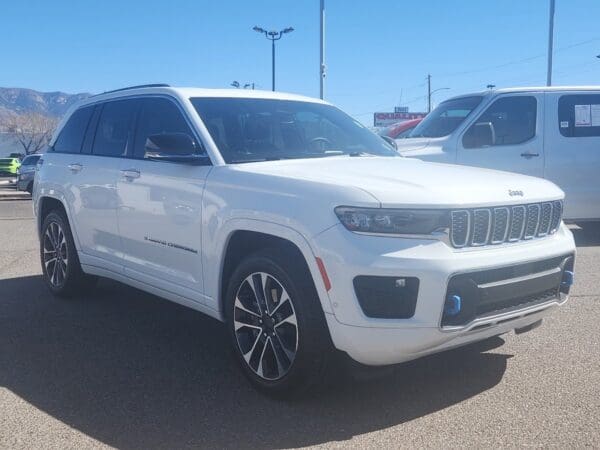 2022 Jeep Grand Cherokee 4xe - Image 4