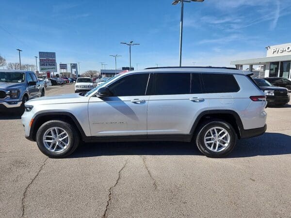 2023 Jeep Grand Cherokee L - Image 2