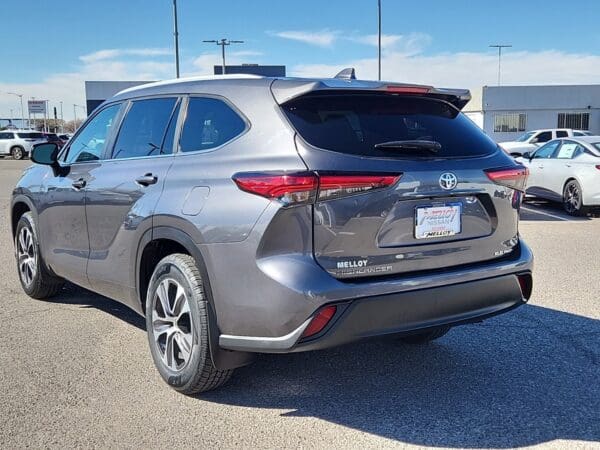 2023 Toyota Highlander - Image 3