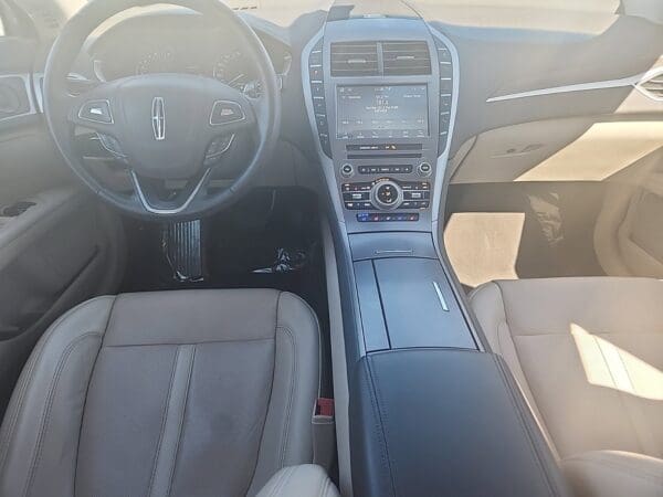 2020 Lincoln MKZ - Image 18