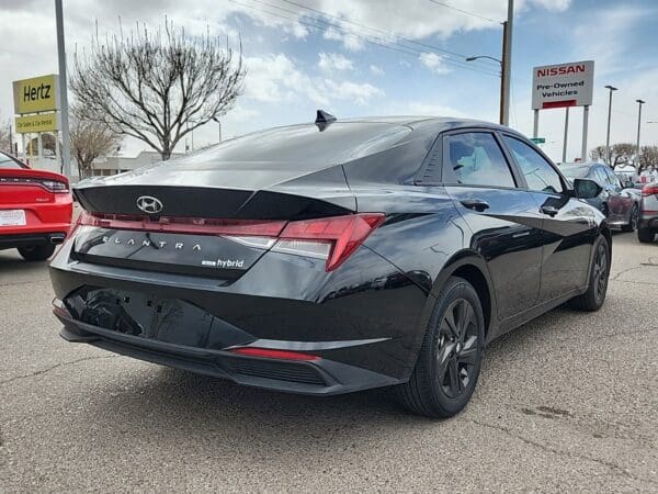 2022 Hyundai Elantra Hybrid - Image 3