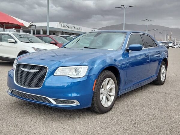 2023 Chrysler 300 - Image 4