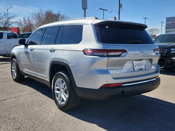 2023 Jeep Grand Cherokee L - Image 3