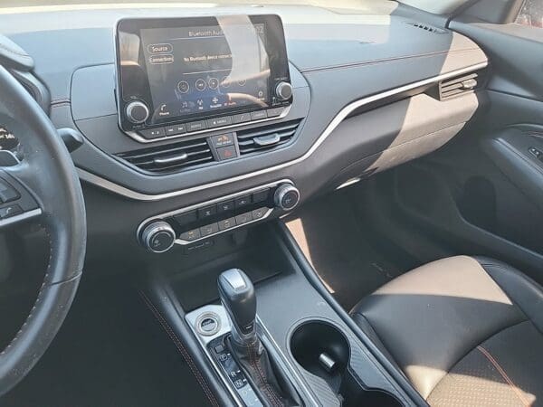 2022 Nissan Altima - Image 9