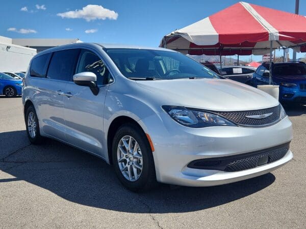 2022 Chrysler Voyager - Image 4