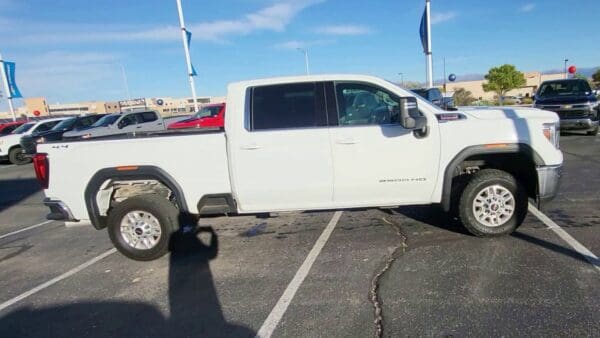 2023 GMC Sierra 2500HD - Image 9