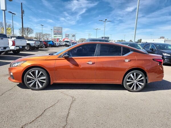 2022 Nissan Altima - Image 2
