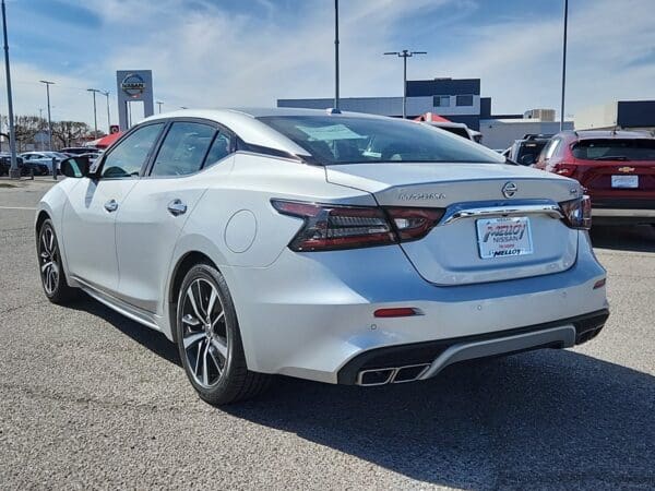 2022 Nissan Maxima - Image 3
