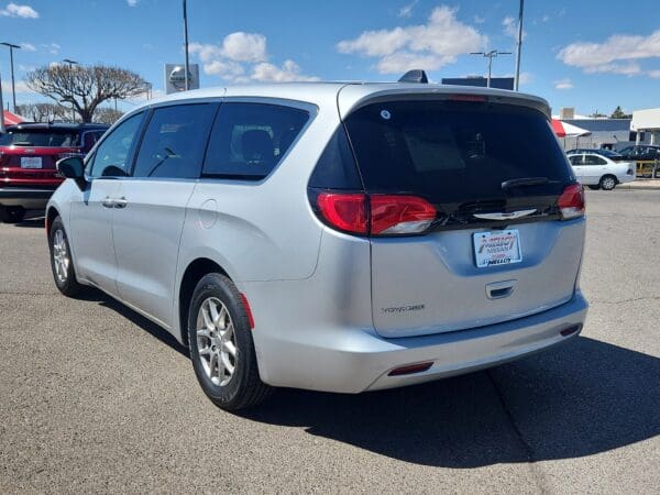 2022 Chrysler Voyager - Image 3