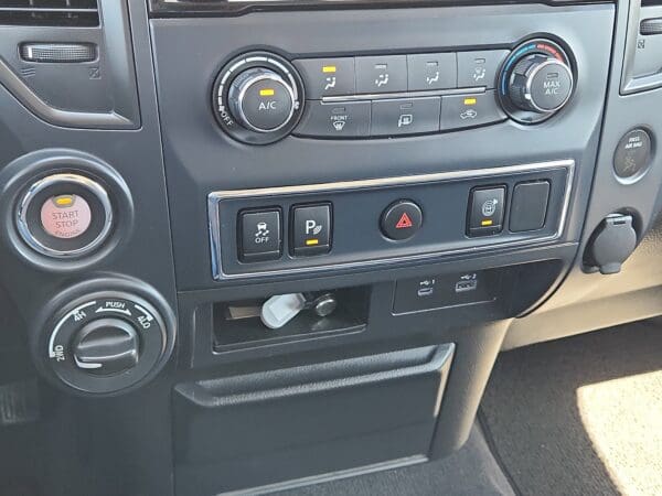 2023 Nissan Titan - Image 12