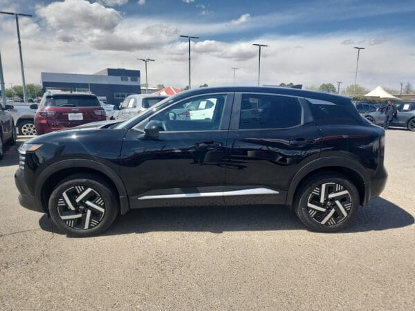 2025 Nissan Kicks - Image 2