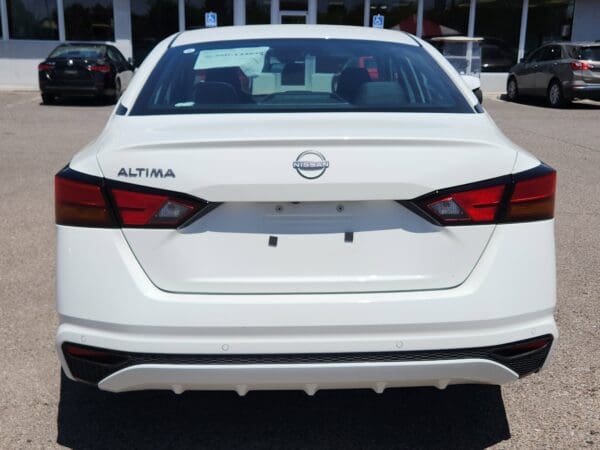 2024 Nissan Altima - Image 18