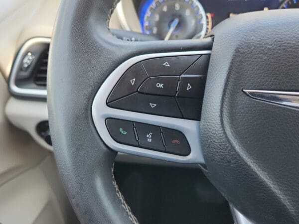 2022 Chrysler Pacifica - Image 6