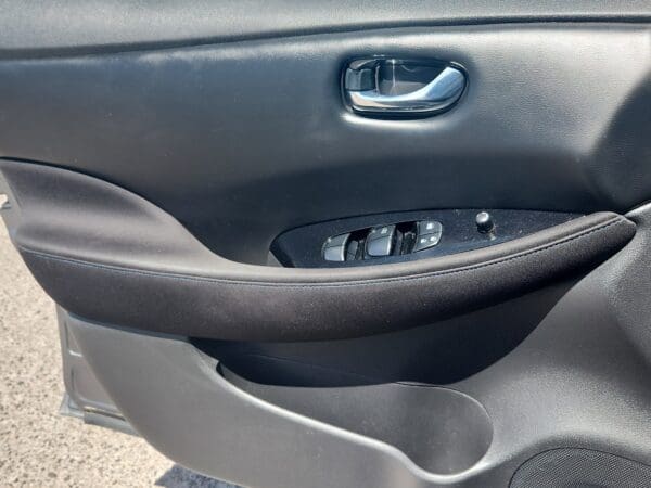 2021 Nissan LEAF - Image 14