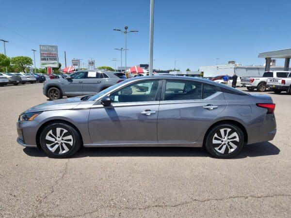2024 Nissan Altima - Image 2