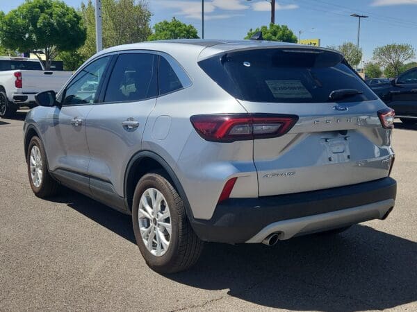 2023 Ford Escape - Image 3