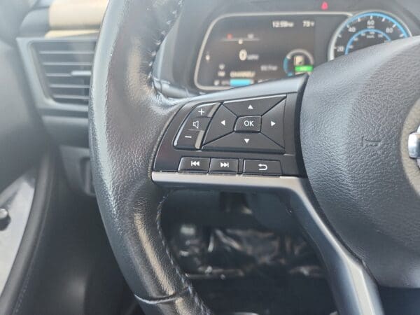 2021 Nissan LEAF - Image 6