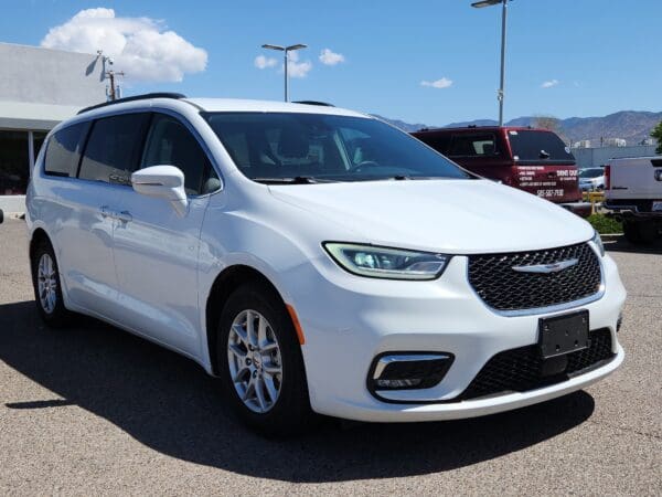 2022 Chrysler Pacifica - Image 4