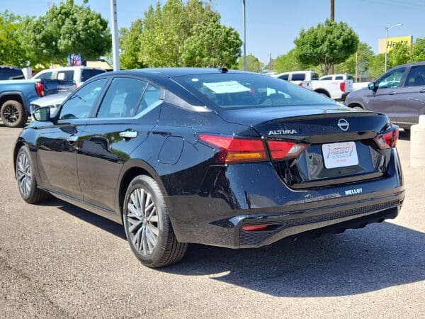 2023 Nissan Altima - Image 3