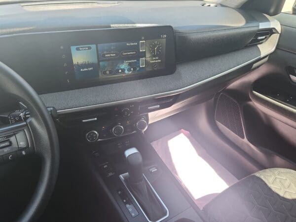 2025 Nissan Kicks - Image 9