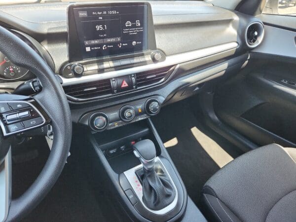 2024 Kia Forte - Image 9