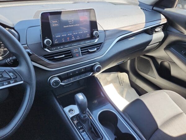 2024 Nissan Altima - Image 9