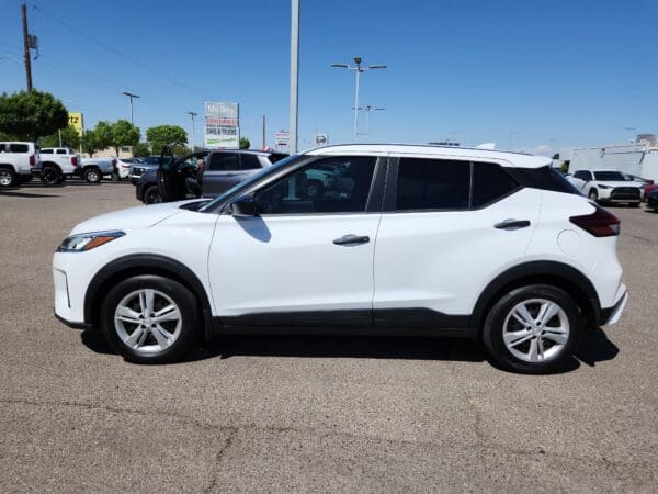 2024 Nissan Kicks - Image 2