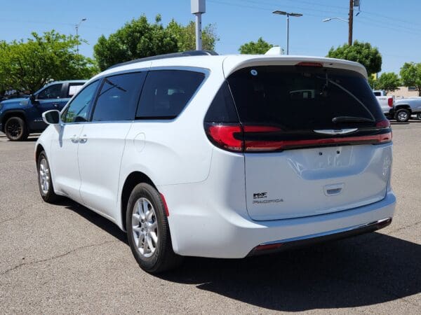 2022 Chrysler Pacifica - Image 3