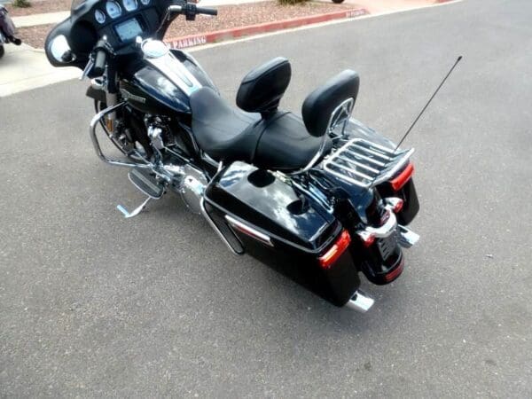 2022 Harley-Davidson FLHX - Image 2