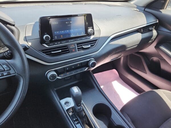 2024 Nissan Altima - Image 9