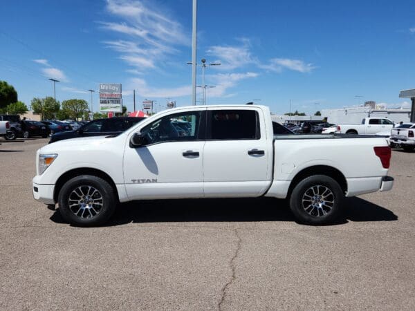 2023 Nissan Titan - Image 2