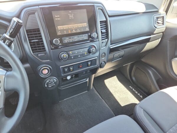 2023 Nissan Titan - Image 9