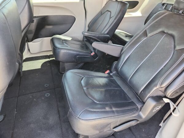 2022 Chrysler Pacifica - Image 16