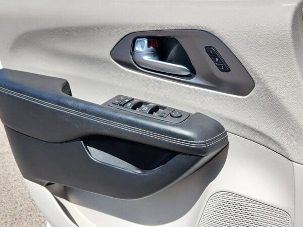 2022 Chrysler Pacifica - Image 14