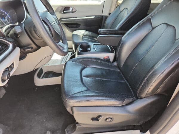 2022 Chrysler Pacifica - Image 15