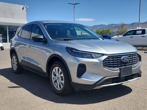 2023 Ford Escape - Image 4