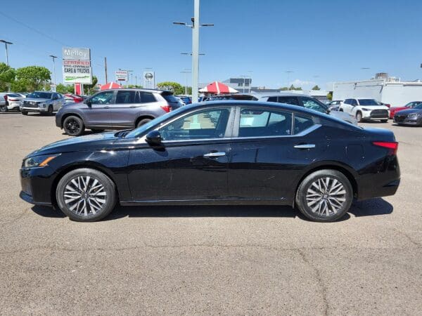 2023 Nissan Altima - Image 2