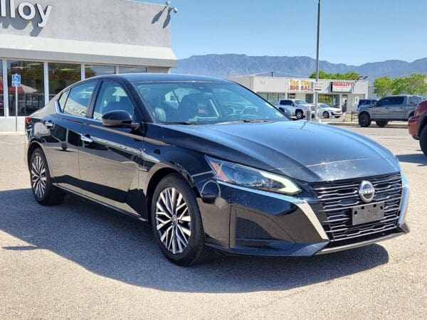 2023 Nissan Altima - Image 4
