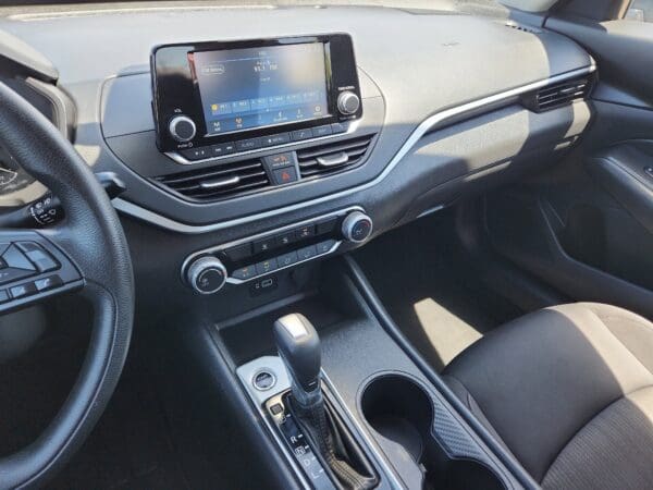 2024 Nissan Altima - Image 9