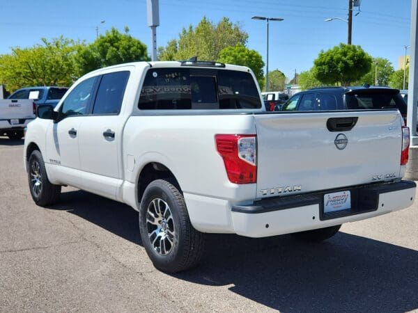 2023 Nissan Titan - Image 3