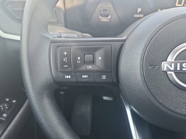 2025 Nissan Kicks - Image 6